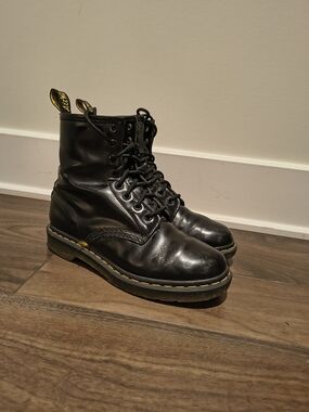 Vintage Dr. Martens Black Leather 8-Eye Combat Boots US M7 W8